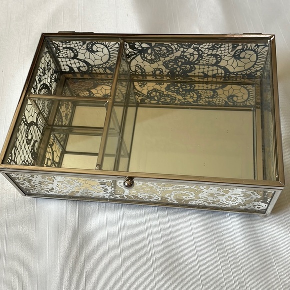 Tahari Home silver lace filigree glass mirror box for jewelry display keepsake - Picture 2 of 12